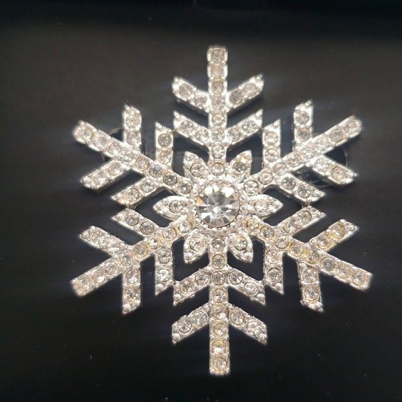 Snowflake Pin - Picture 2 of 3
